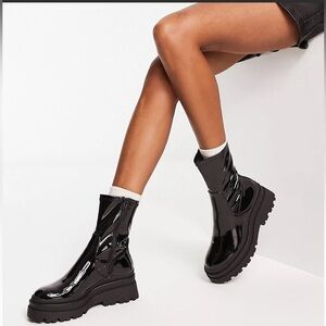 Aldo‎ Bigshot Bootie size 7.5 Black Patent Vegan Leather Chunky Chelsea platform